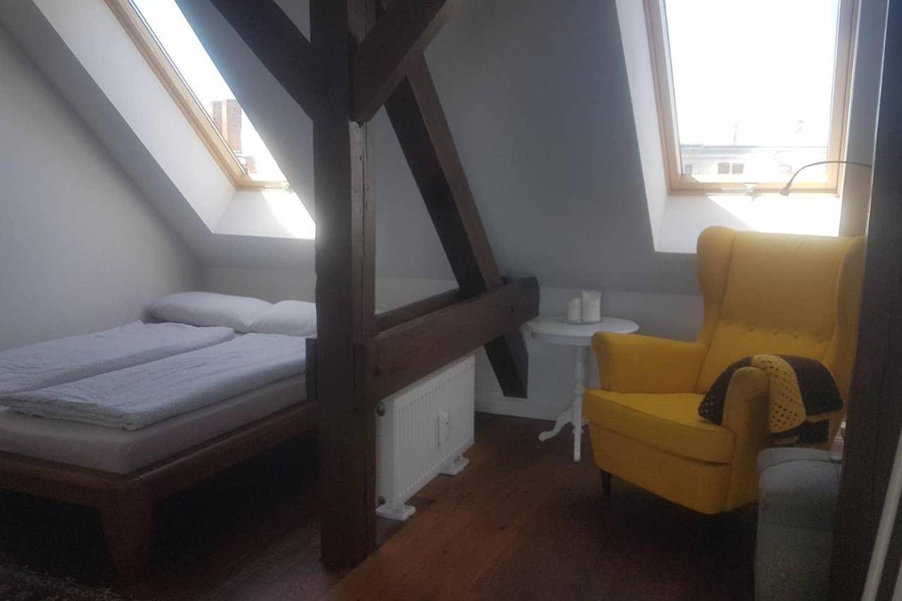 Helle Dachgeschosswohnung Fuer 8 Personen In Zentraler Lage Berlin Dış mekan fotoğraf